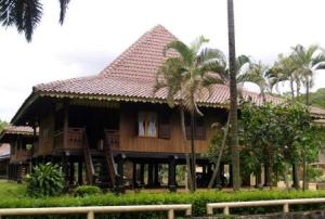 bubungan-lima-bengkulu-traditional-house